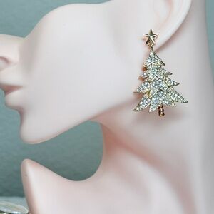 Elegant Christmas Tree Earrings 🎄